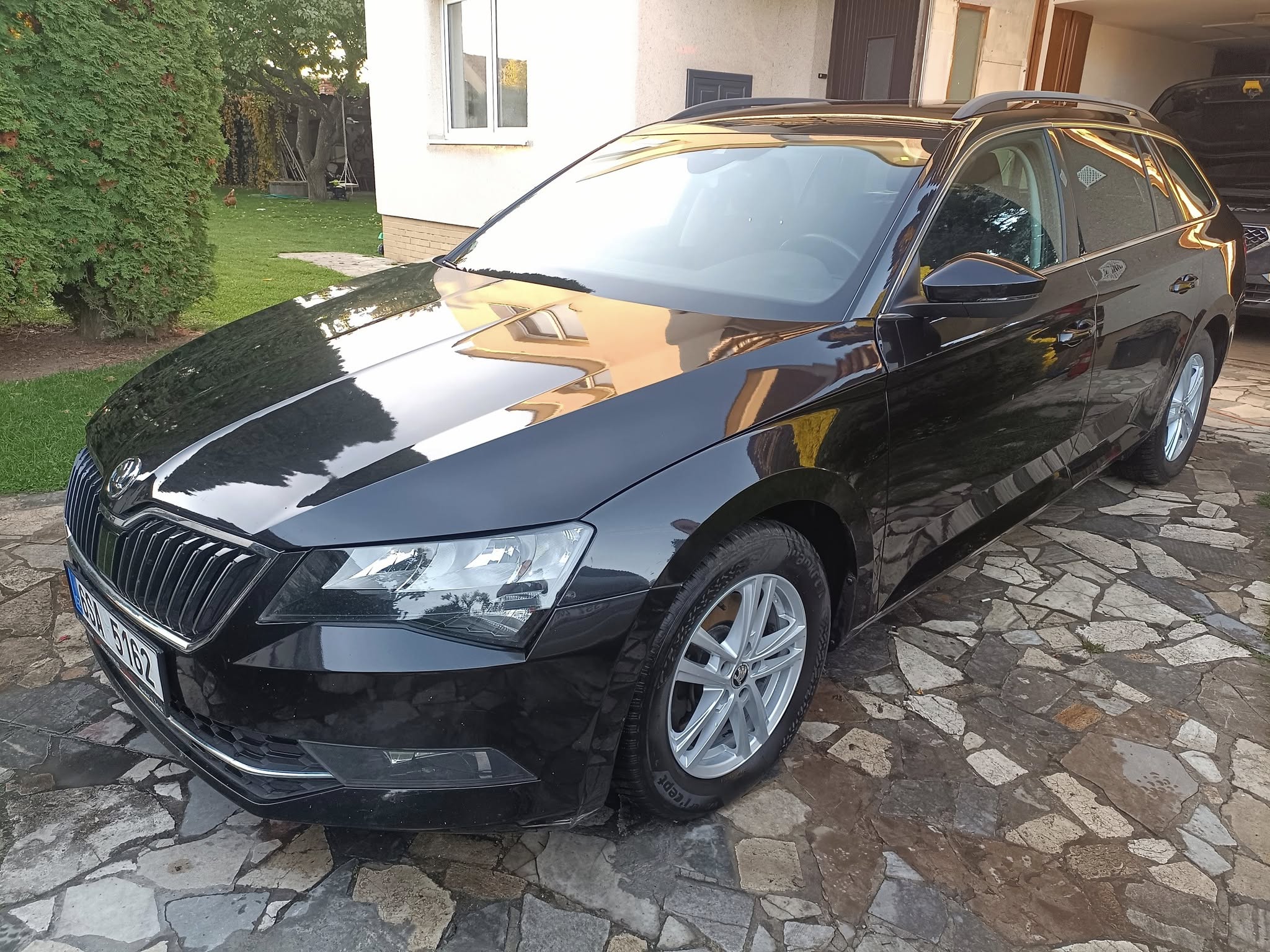 Exteriér auta – mytí s voskem a hydrofobní ochrana laku Beroun